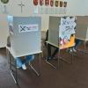 In Zusmarshausen waren die Wahlkabinen wie bei einer echten Bundestagswahl aufgebaut.