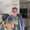 Nach der ersten Panne: Entwicklungsminister Gerd Müller beim Flug von Malawi nach Sambia. 	