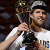 Dirk Nowitzki kommt nach Deutschland, seinen MVP-Pokal wird er im Gepäck haben. dpa