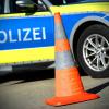 Wegen überhöhter Geschwindigkeit ist ein Autofahrer in Vöhringen mit einem Sportwagen von der Fahrbahn abgekommen. Der Schaden ist immens.  