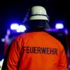 Einen Großeinsatz von Polizei und Rettungskräften löste in der Nacht auf Sonntag ein Brand in der Asylbewerberunterkunft in Geisenfeld aus.