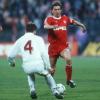 Die Bayern um Klaus Augenthaler waren gegen Roter Stern Belgrad (im Bild: Vladimir Jugovic) im Halbfinale 1991 nicht die schlechtere Mannschaft. Am Ende aber entschied ein dicker Patzer von Raimund Aumann das Aufeinandertreffen. 