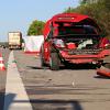 Gegen dieses Auto krachte ein Lkw – und erfasste dann einen 18-Jährigen aus Mertingen.  	