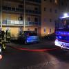 Dramatische Szenen spielten sich bei einem Brand in Augsburg ab. Ein Mann musste mit schweren Brandverletzungen in eine Spezialklinik gebracht werden.