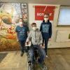 Mit ihrem omnidirektional fahrenden Rollstuhl gewannen (von links) Paul Thierer, Christoph Brune und Maximilian Schummer vom Lessing-Gymnasium in Neu-Ulm den 1. Preis bei "Jugend forscht".