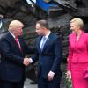 Der US-Präsident Donald Trump und seine Frau Melania (l.) besuchten Warschau, bevor sie zum G20-Gipfel nach Hamburg weiterreisten. Dabei kam es zu einer neuen Handschlag-Panne.