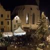 Der Höchstädter Weihnachtsmarkt, einer von vielen am kommenden Wochenende, ist rund um die Stadtpfarrkirche im Herzen der kleinen Donaustadt aufgebaut. Weitere Märkte finden unter anderem in Gundelfingen, Wertingen und Zöschingen statt.