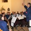 Dirigent Ortwin Schnabel und seine Musikkapelle bescherten eine besinnliche musikalische Einstimmung in den Advent. 	