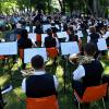 Viele Zuhörer hatten die Gersthofer Blasharmoniker bei ihrer Serenade im Nogentpark.