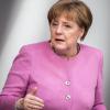 Bundeskanzlerin Angela Merkel bei ihrer Regierungserklärung: Wenn Länder im Alleingang ihre Grenzen schließen, würde dies nur neue Fluchtrouten schaffen.