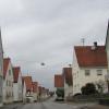 Giebel an Giebel reihen sich die Häuser an der Ortsdurchgangsstraße von Münsterhausen entlang.