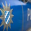 Die Friedberger Polizei sucht einen Unfallflüchtigen. Dieser hatte an der Lechhauser Straße ein Auto beschädigt.