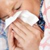 Dem RKI wurden rund 2400 Grippefälle in der vergangenen Woche gemeldet - mehr als jeweils in den drei Wochen zuvor.
