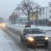 Richtig eingeschneit waren die Straßen in Augsburg am Samstag. Für den Winterdienst war es der erste große Einsatz der Saison.