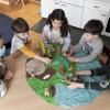 Kinder in einer Kindertagesstätte in der Region. Die überwiegende Mehrzahl der Kinder im Kindergartenalter wird aktuell im Landkreis Donau-Ries zu Hause betreut. Bei einigen Eltern ist dies jedoch berufsbedingt schlichtweg nicht möglich.  	
