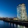 Das Gebäude der Europäischen Zentralbank in Frankfurt am Main. Die Geldschleusen bleiben weiterhin offen.