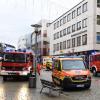 In Passau hat am Freitagvormittag ein Lkw mehrere Passanten erfasst. Eine Frau ist tot. 