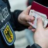 Der Vorwurf in Richtung eines Mannes in Ulm: Bundespolizisten beleidigt und Widerstand geleistet