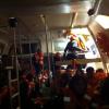 Passagiere sitzen am Samstag in einem Rettungsboot. Foto: Peter Honvehlmann dpa