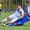 Nach einer 2:1-Führung mussten sich Baran Celep und der SSV Neumünster im Spitzenspiel gegen die SSV Dillingen (rechts Marcel Hander) durch zwei Tore in der Nachspielzeit noch mit 2:3 geschlagen geben. Foto: Andreas Lode