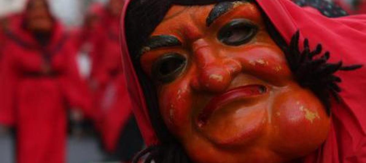 Aumer Kröpf bemächtigen sich des Rathauses Au