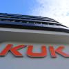 Das Logo des Roboterbauers Kuka aufgenommen am Hauptsitz des Unternehmens.