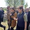 Iryna Wenediktowa (rechts) mit Bundesaußenministerin Annalena Baerbock in Butscha.