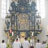 Vor der neuen alten Pracht des Altars fand in der überfüllten Illertisser Sankt-Martins-Kirche ein feierlicher Ostergottesdienst statt.  