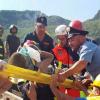 Rettungskräfte holen am Dienstag in Casamicciola auf der Insel Ischia den kleinen Mattias aus einem eingestürzten Haus heraus.  