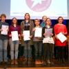 Strahlende Sieger: Elf Erstplatzierte von „Jugend forscht“ und „Schüler experimentieren“ dürfen zu den bayerischen Landeswettbewerben nach München und Dingolfing. 