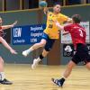 Leo Reichenberger (am Ball)  empfängt mit den Schwabmünchner Handballern den Spitzenreiter Haunstetten. 