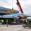 Der Eurofighter der Bundeswehr wurde am Dienstag auf dem Fliegerhorst in Lagerlechfeld auf einen Tieflader gehoben. Am Mittwoch wird der Kampfjet nach Kaufbeuren transportiert.