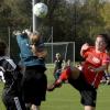 Der große Einsatz hat sich gelohnt: Die Wehringer Mädels (rechts) gewann gegen den SV Kempten mit 4:0.  
