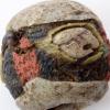 Diese Keramikperle wurde auf einem Acker bei Westendorf gefunden und wird vom Arbeitskreis für Vor- und Frühgeschichte ausgestellt. 