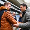 Hoffenheims Trainer Julian Nagelsmann (l) und Coach Niko Kovac von Eintracht Frankfurt beim Gedankenaustausch.