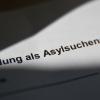 An die 50.000 Asylsuchende werden in diesem Jahr nach Bayern kommen. Jetzt will die Staatsregierung diesen kein Geld mehr geben, sondern Sachleistungen.