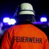 Mehrere Feuerwehren rückten am späten Montagabend zu einem Brand in Puchheim (Landkreis Fürstenfeldbruck) aus. Dort brannte es in einem Einfamilienhaus.