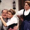 Bernd Helfrich ist das Gesicht des Chiemgauer Volkstheaters. Unser Foto zeigt ihn im Stück „Glück mit Monika (1992) mit Michaela Heigenhauser (Mitte) und Kathi Leitner.