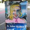 Auf diesem Poster hat ein Künstler vor einigen Jahren den Augsburger CSU-Politiker Volker Ullrich humorvoll in eine Blondine verwandelt.  	 	