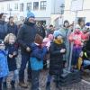 Phasenweise haben nach Schätzungen der Polizei am Samstagnachmittag bis zu 2200 Menschen auf dem Aichacher Stadtplatz für Demokratie und Freiheit demonstriert.