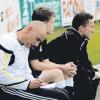 Seine Hausaufgaben hat der Trainer der Schwabmünchner Landesliga-Fußballer, Guido Kandziora (links), gemacht. Jetzt liegt es an seiner Mannschaft, am Marktsonntag gegen den FC Augsburg II drei Punkte einzufahren.  