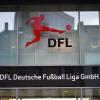Das Logo der DFL am Eingang der DFL-Zentrale in Frankfurt/Main.