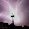 Was für ein Anblick, was für ein Foto: Thomas Baumgart ist diese Blitzaufnahme am Dienstagabend in Dillingen gelungen. 