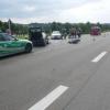 auf der B25 ei Ebermergen schleuderte ein Autofahrrer auf die Gegenfahrband. Eine Motorradfahrerin prallte auf den PKW. Foto: Polizei