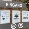 Schuh Schmid in der Augsburger Innenstadt darf ab Montag wieder seine ganze Filiale öffnen – es gelten dabei Hygieneregeln. Und die Kleidung wird nach jeder Anprobe gründlich ausgelüftet. 