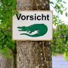 Schild am Engelsrieder See. Vorsicht Krokodile!
