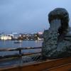 Eine Skulptur am kleinen See Tjörnin am Rand von Reykjaviks Altstadt erinnert an den isländischen Dichter Tómas Gudmundsson.