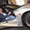 Walter Frey in einem Mazda Autozam AZ – 1, Baujahr 1992 mit Flügeltüren. Der Wagen gehört zu seiner großen Sammlung. 	