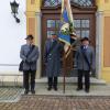 Abmarsch vom Rathaus zur Kranzniederlegung am Volkstrauertag hieß es viele Jahre für den Fahnenträger Siegfried Siano, Begleiter Josef Scharpf und Hermann Wachter.