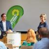 Grünen-Politiker und Landtagsabgeordneter Max Deisenhofer hat in Stadtbergen mit der Präsidentin des BLLV, Simone Fleischmann, über das Thema Lehrkräftemangel diskutiert.